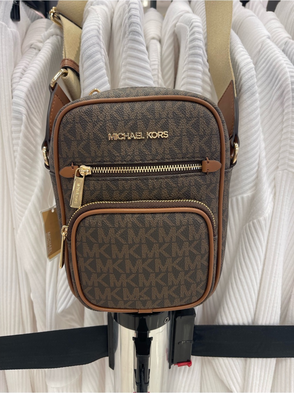 MICHAEL KORS Jet Set Medium Flight NS Pocket Signature Logo Crossbody
Brown
NWT - Picture 14 of 16